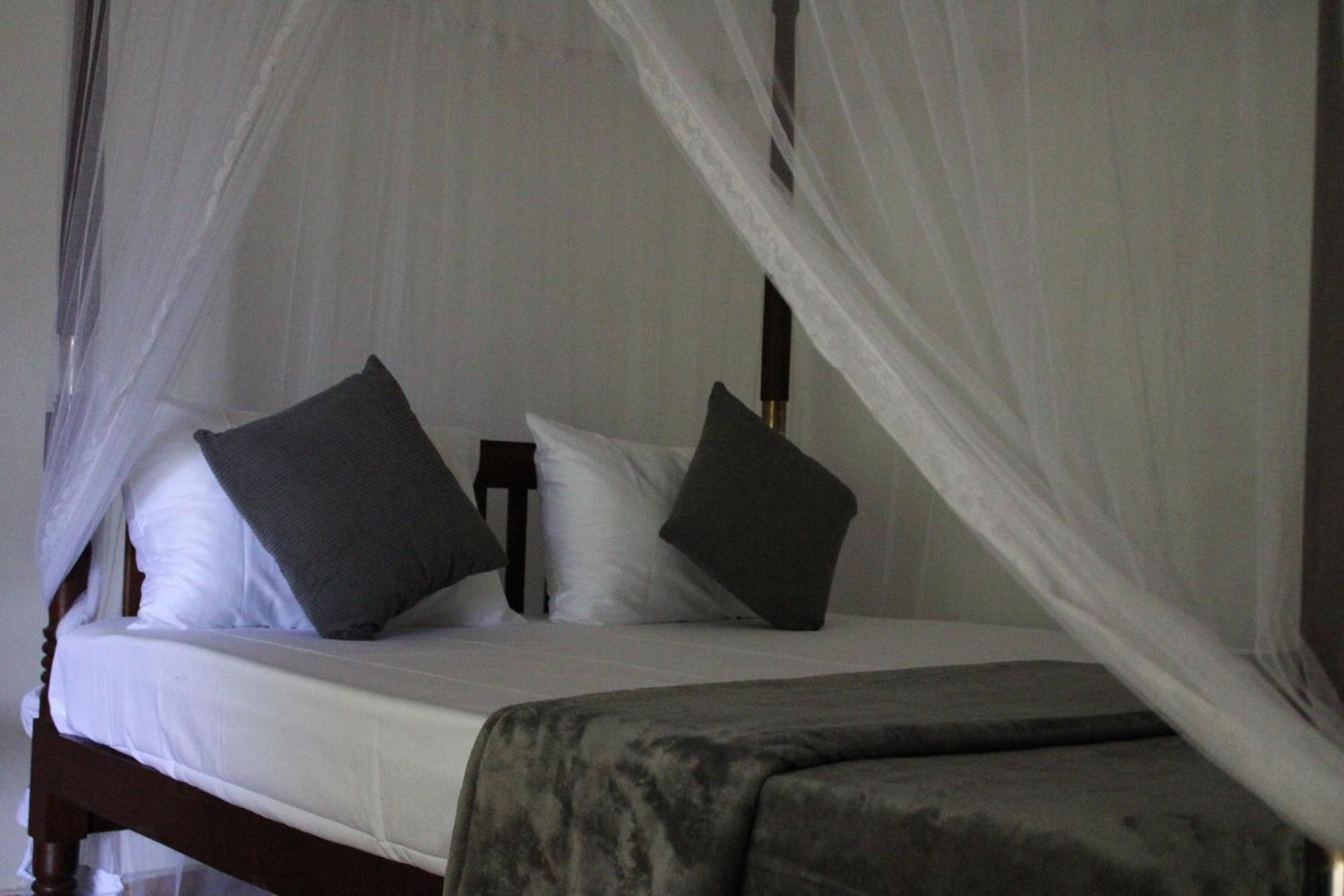 Sun And Surf Rest Hotel Ahangama Exterior photo