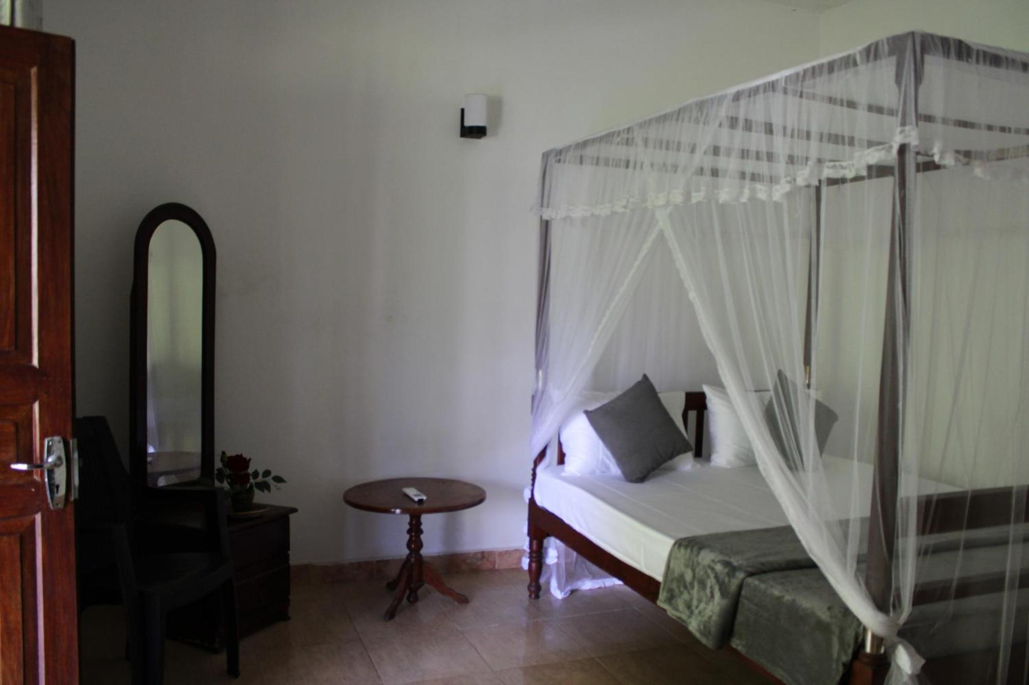 Sun And Surf Rest Hotel Ahangama Exterior photo