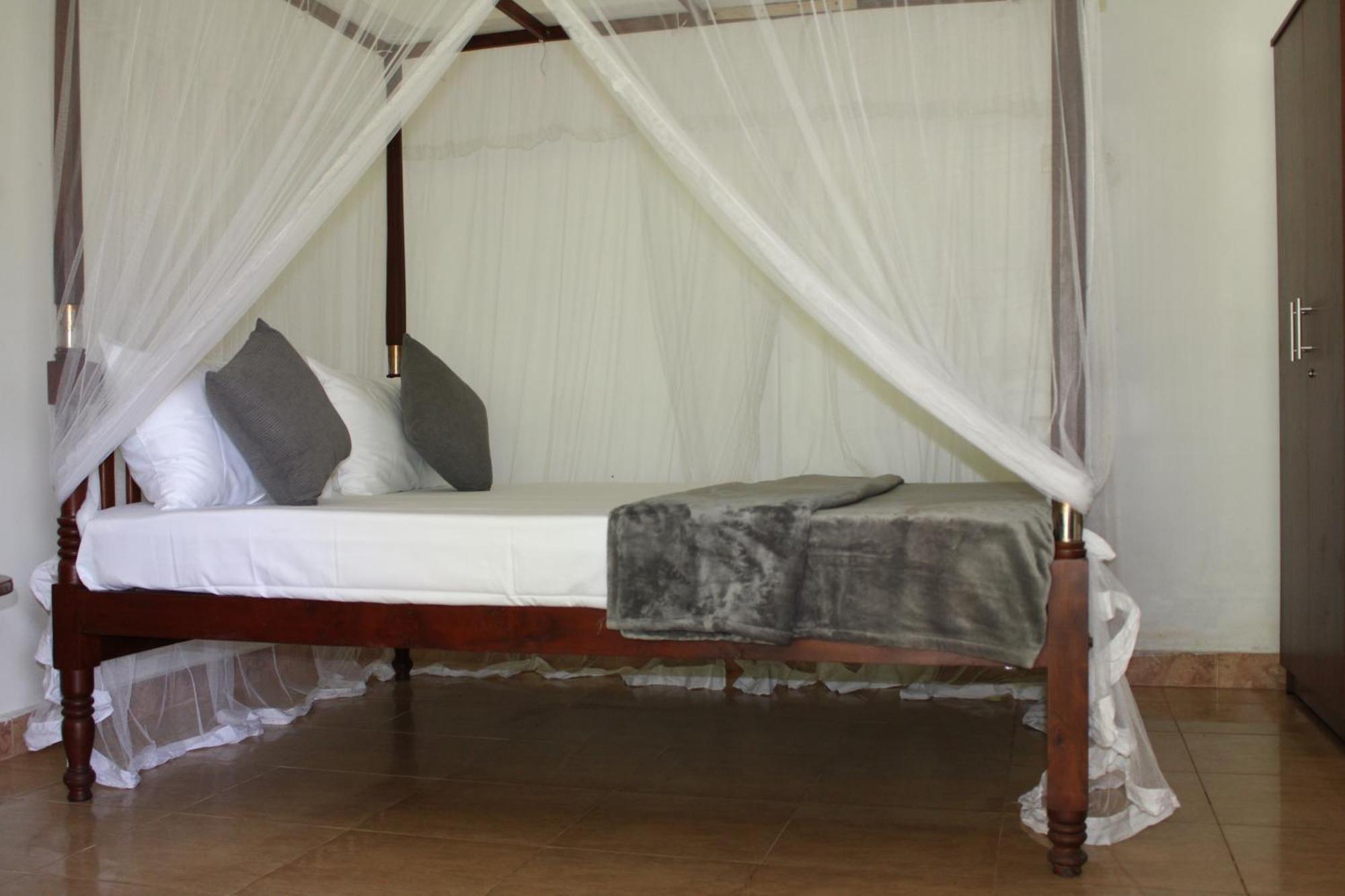Sun And Surf Rest Hotel Ahangama Exterior photo