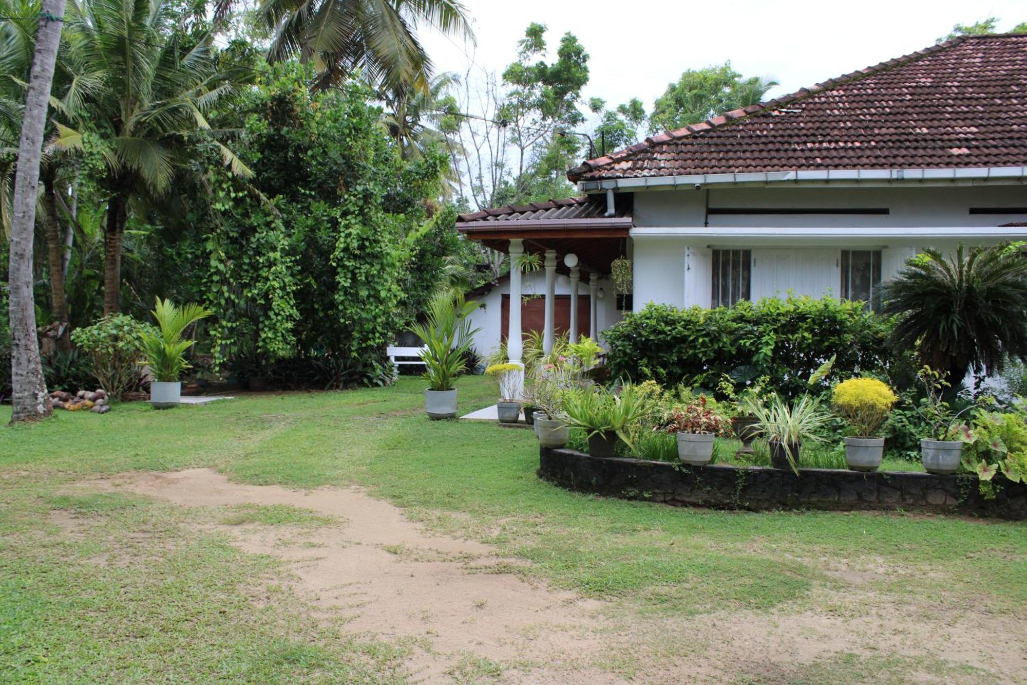 Sun And Surf Rest Hotel Ahangama Exterior photo