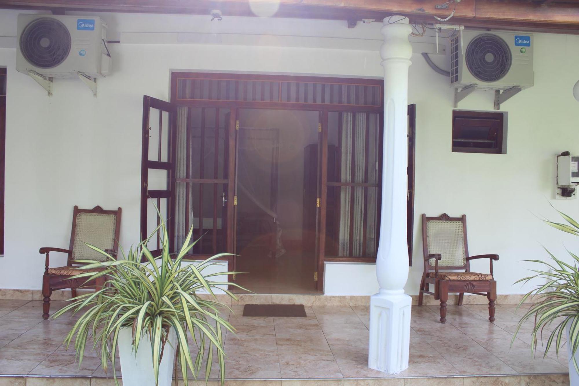 Sun And Surf Rest Hotel Ahangama Exterior photo