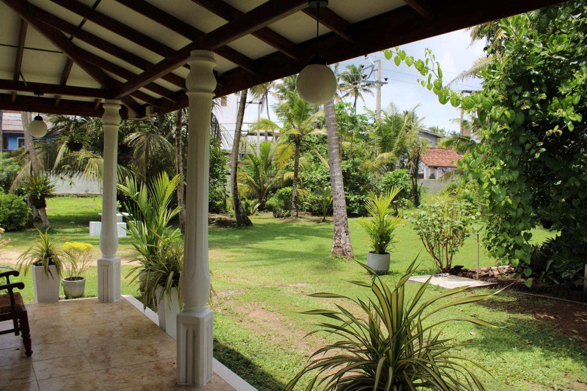 Sun And Surf Rest Hotel Ahangama Exterior photo