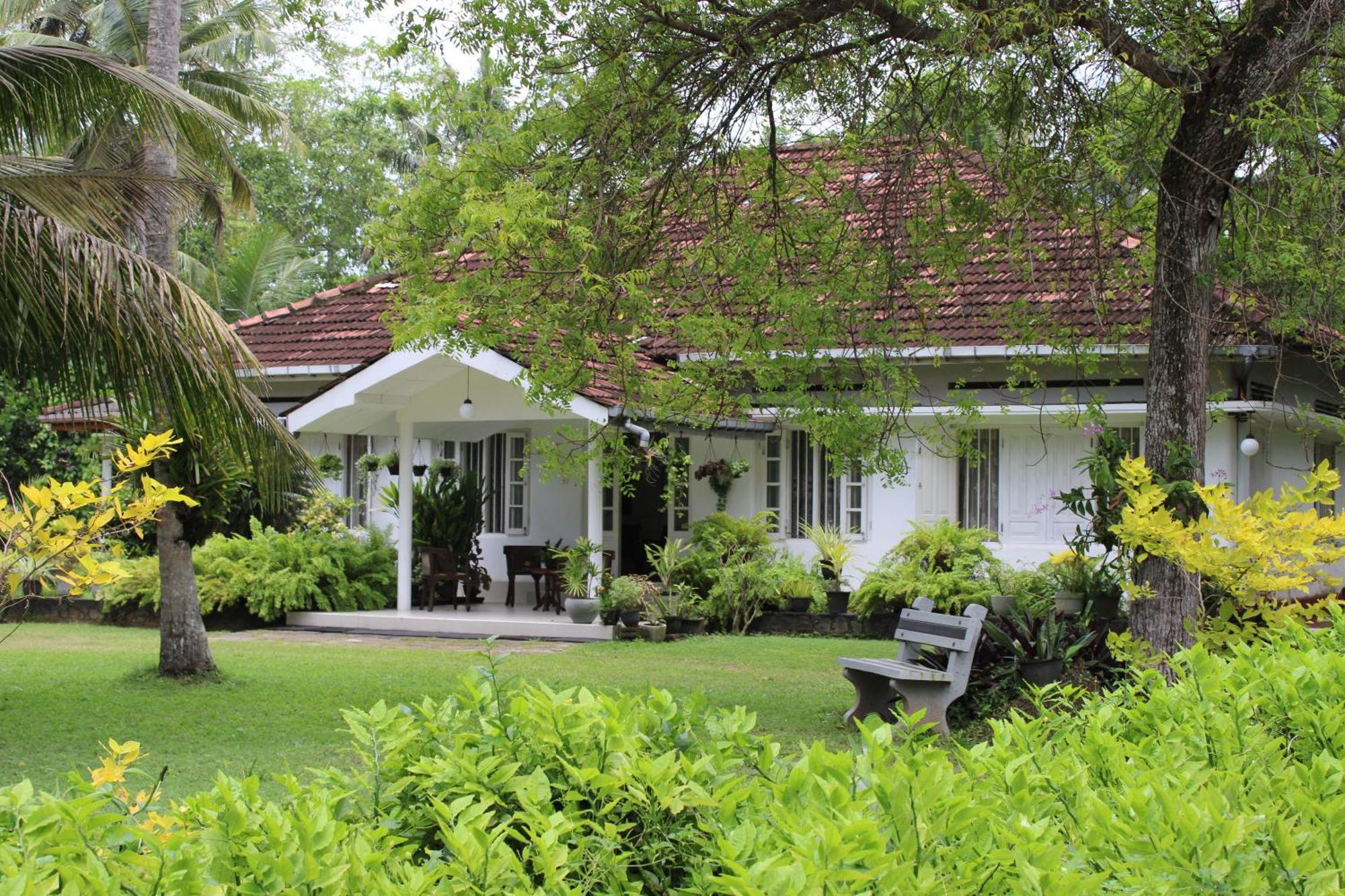 Sun And Surf Rest Hotel Ahangama Exterior photo