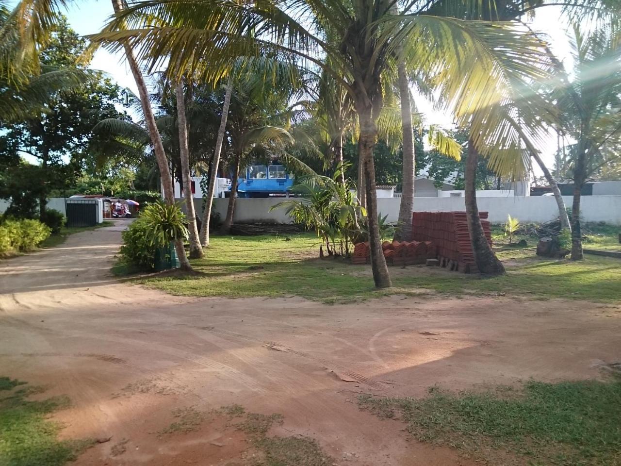 Sun And Surf Rest Hotel Ahangama Exterior photo