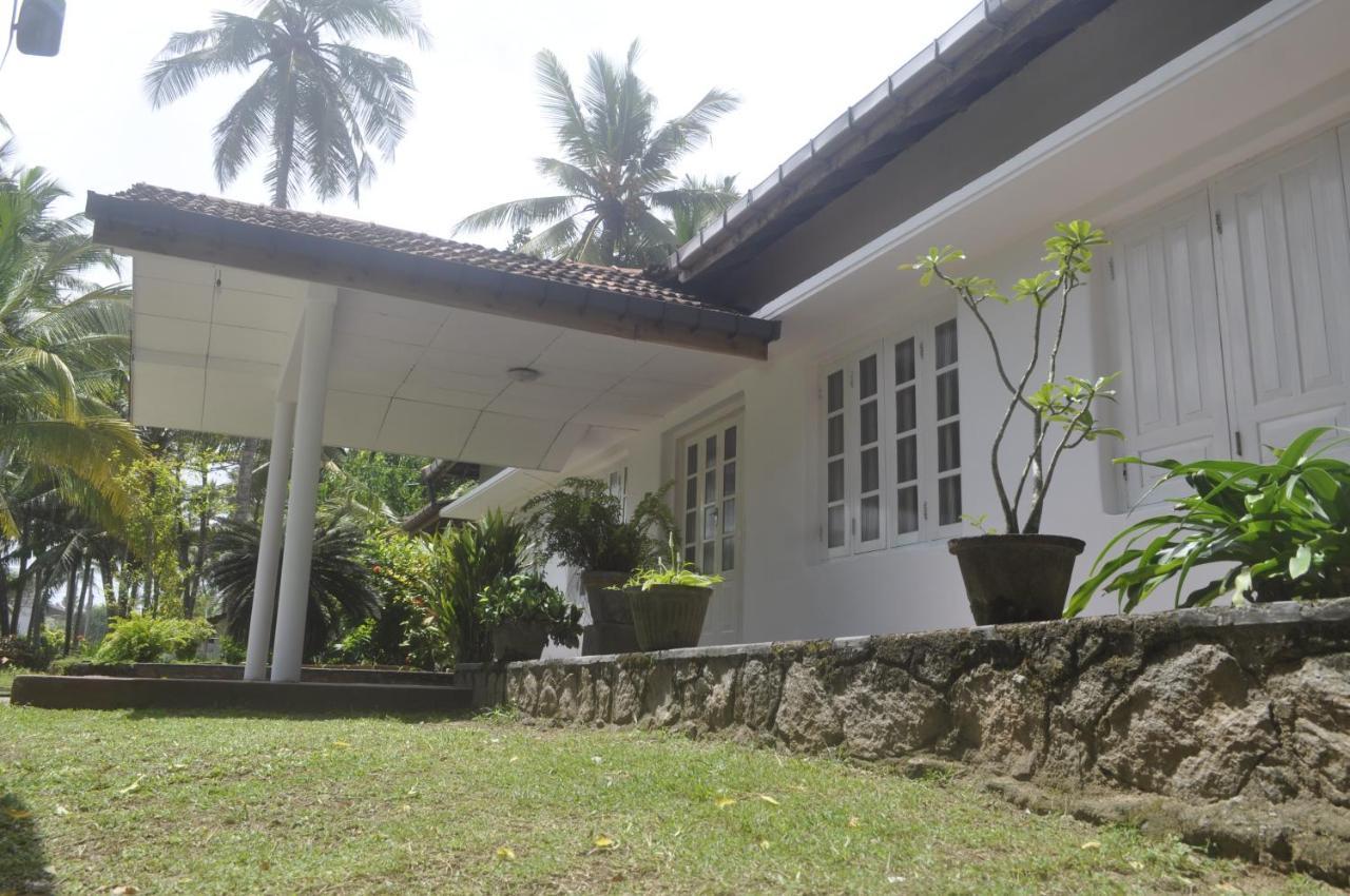 Sun And Surf Rest Hotel Ahangama Exterior photo