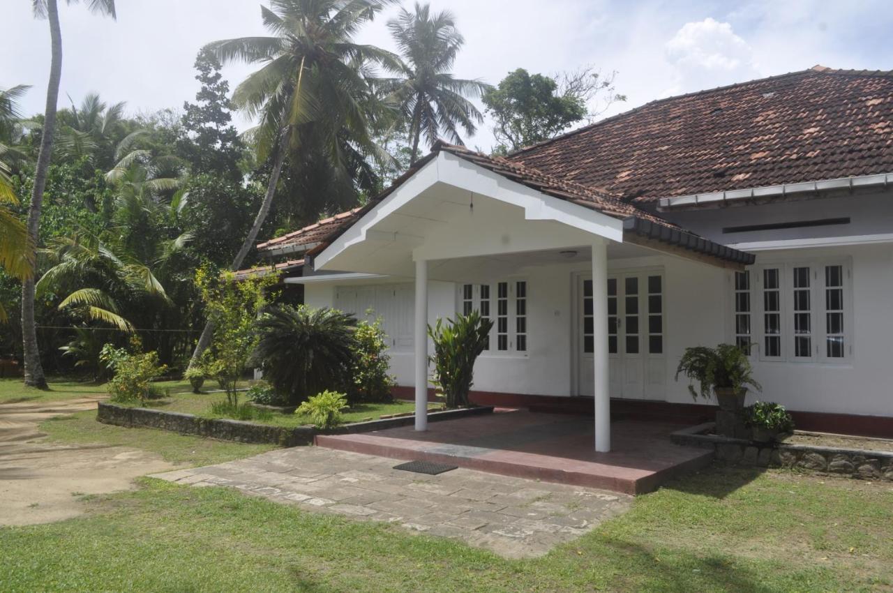 Sun And Surf Rest Hotel Ahangama Exterior photo