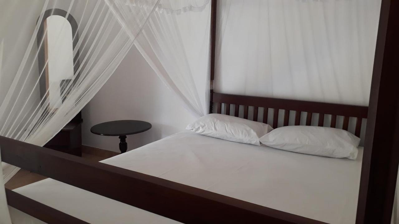 Sun And Surf Rest Hotel Ahangama Exterior photo